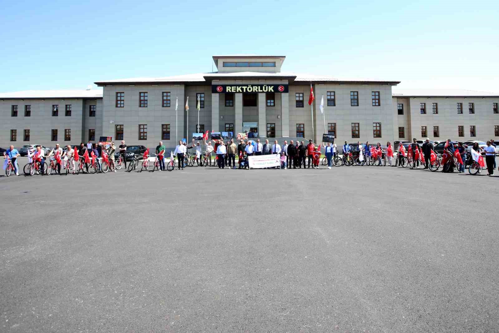 Ağrı&rsquo;da 15 Temmuz anısına bisiklet turu d&uuml;zenlendi
