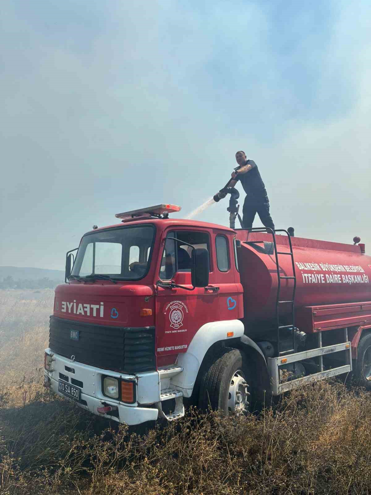 Susurluk’ta iki farklı noktada çıkan yangına müdahale edildi