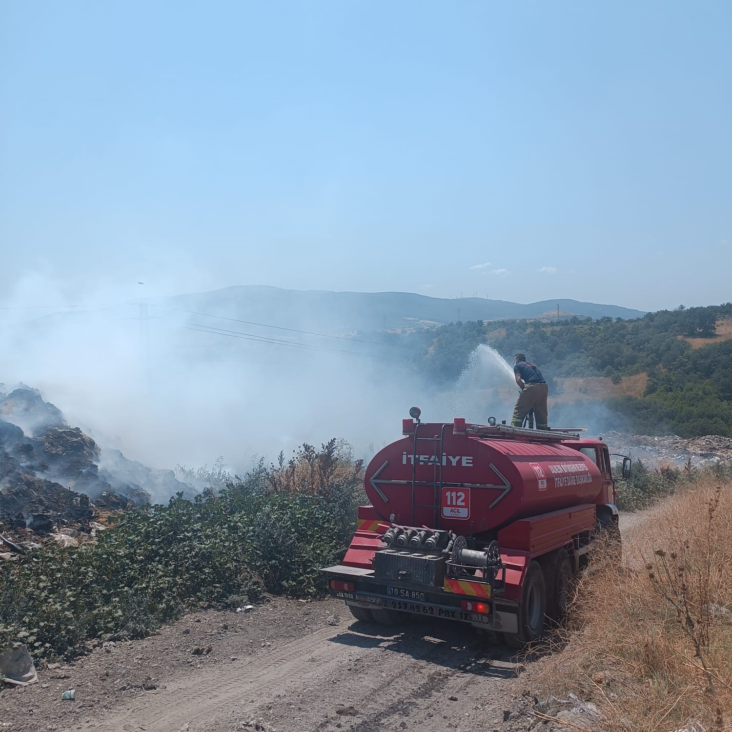 Susurluk’ta çöplük alanda çıkan yangına müdahale edildi