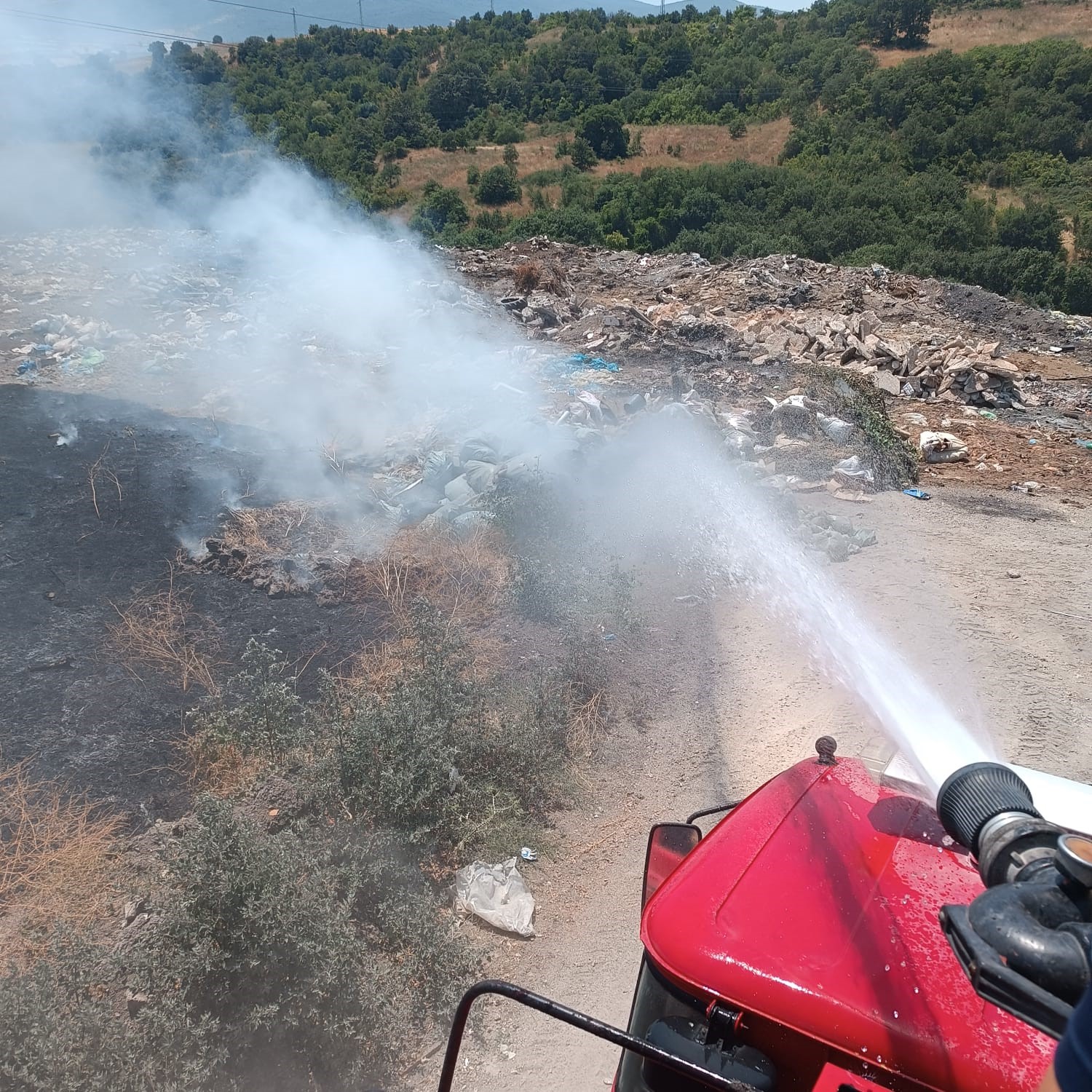 Susurluk’ta çöplük alanda çıkan yangına müdahale edildi
