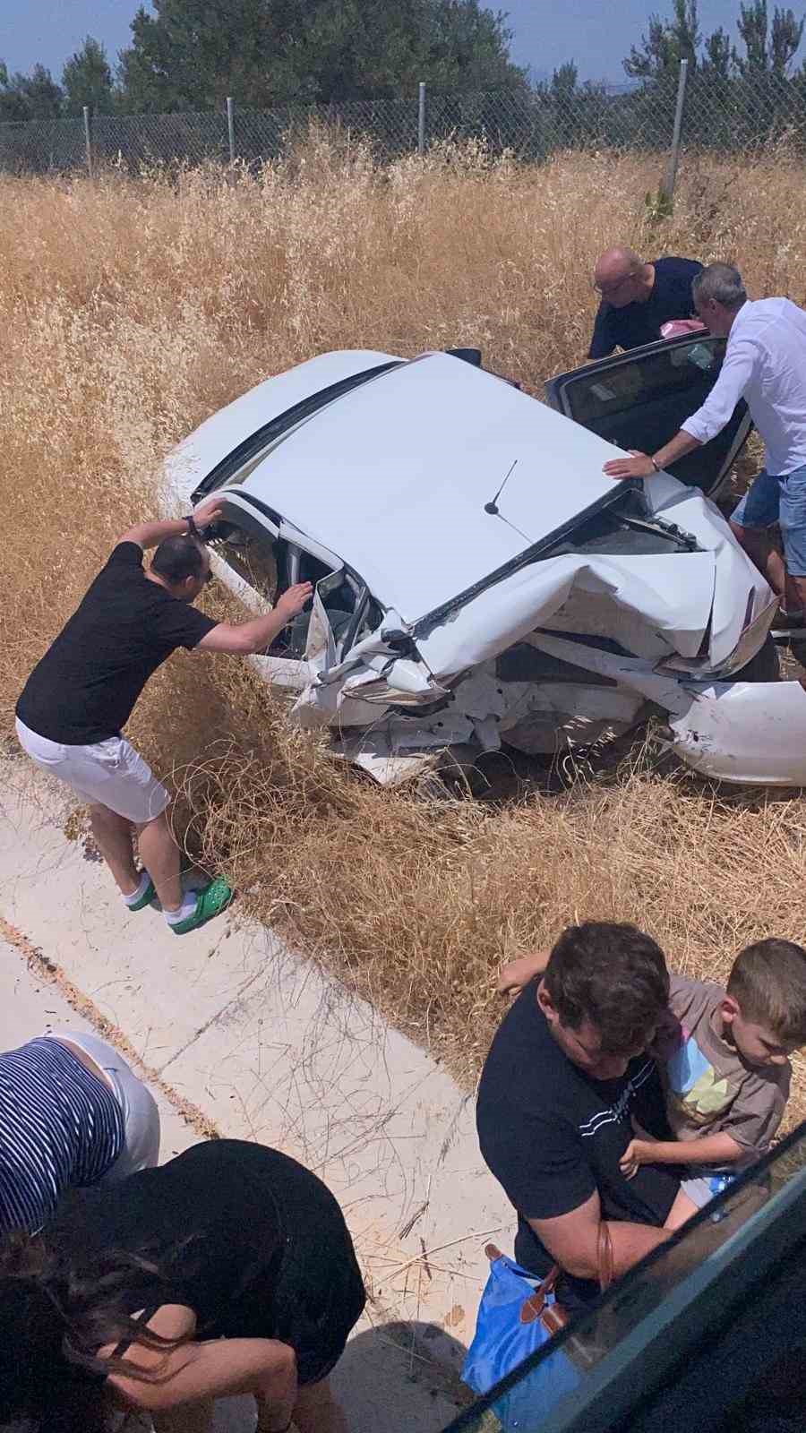 Kırkağa&ccedil;&rsquo;ta feci kaza: 1&rsquo;i ağır 4 yaralı
