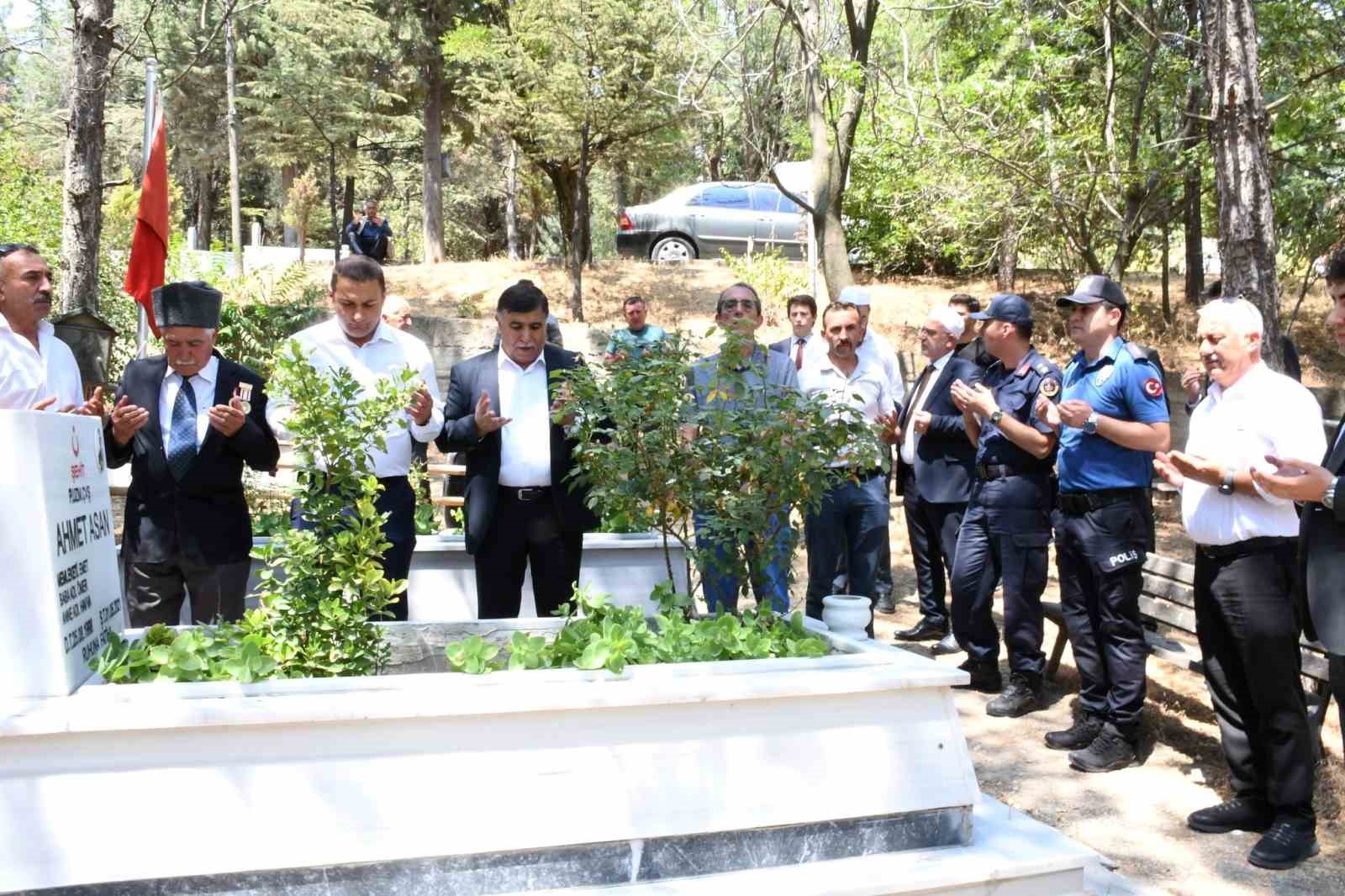 Emet’te şehit mezarları ve şehit aileleri ziyaret edildi