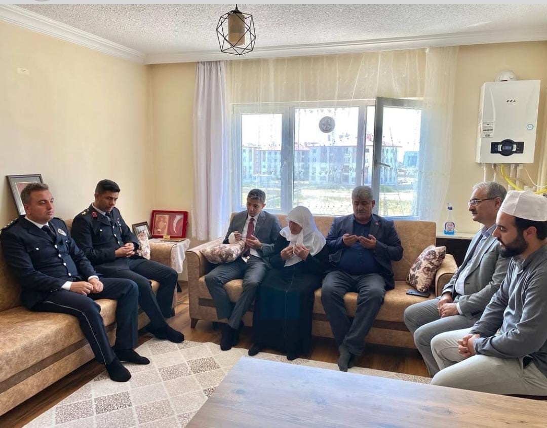 Kaymakam Mahir, Şehit kabirlerini ziyaret etti