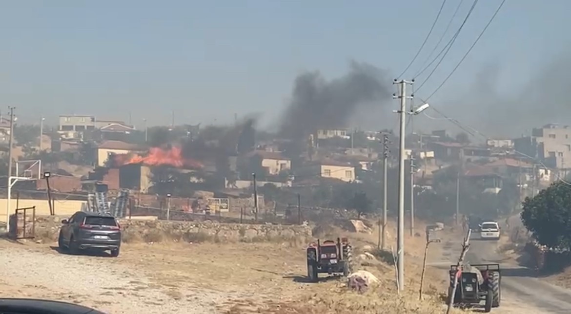Çanakkale’de çıkan orman yangınında tedbiren iki köy boşaltıldı