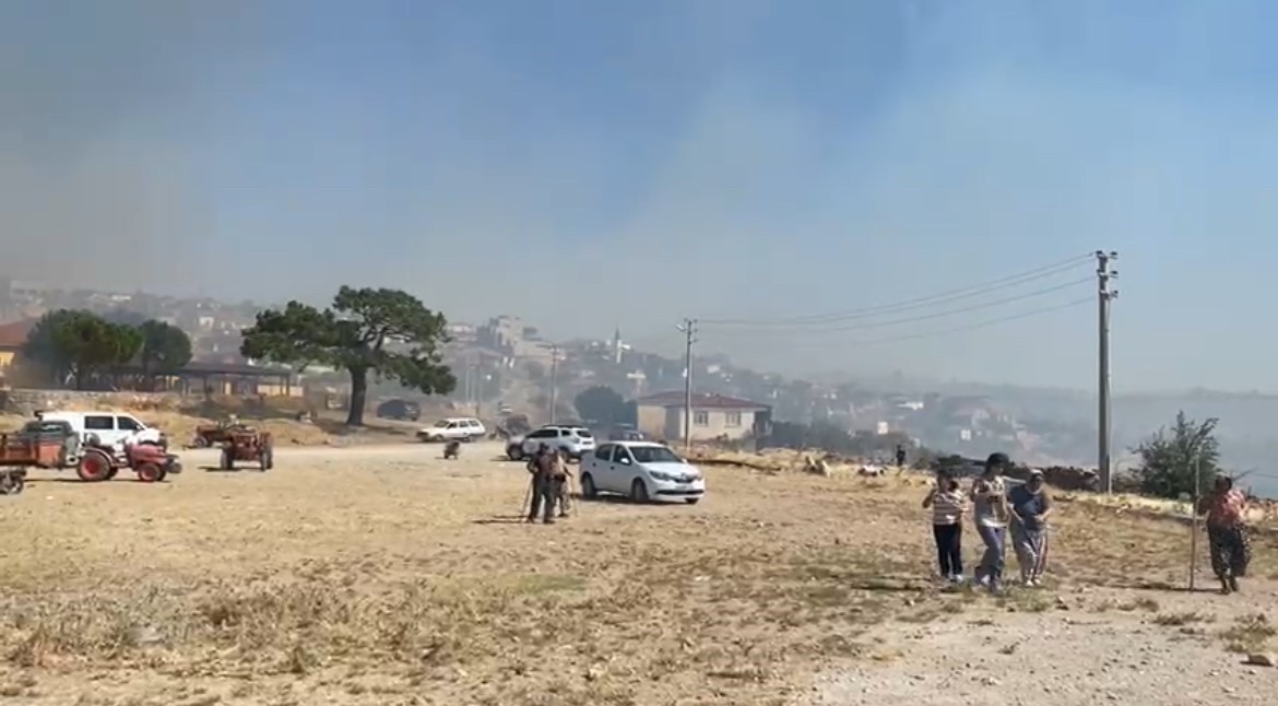 Çanakkale’de çıkan orman yangınında tedbiren iki köy boşaltıldı