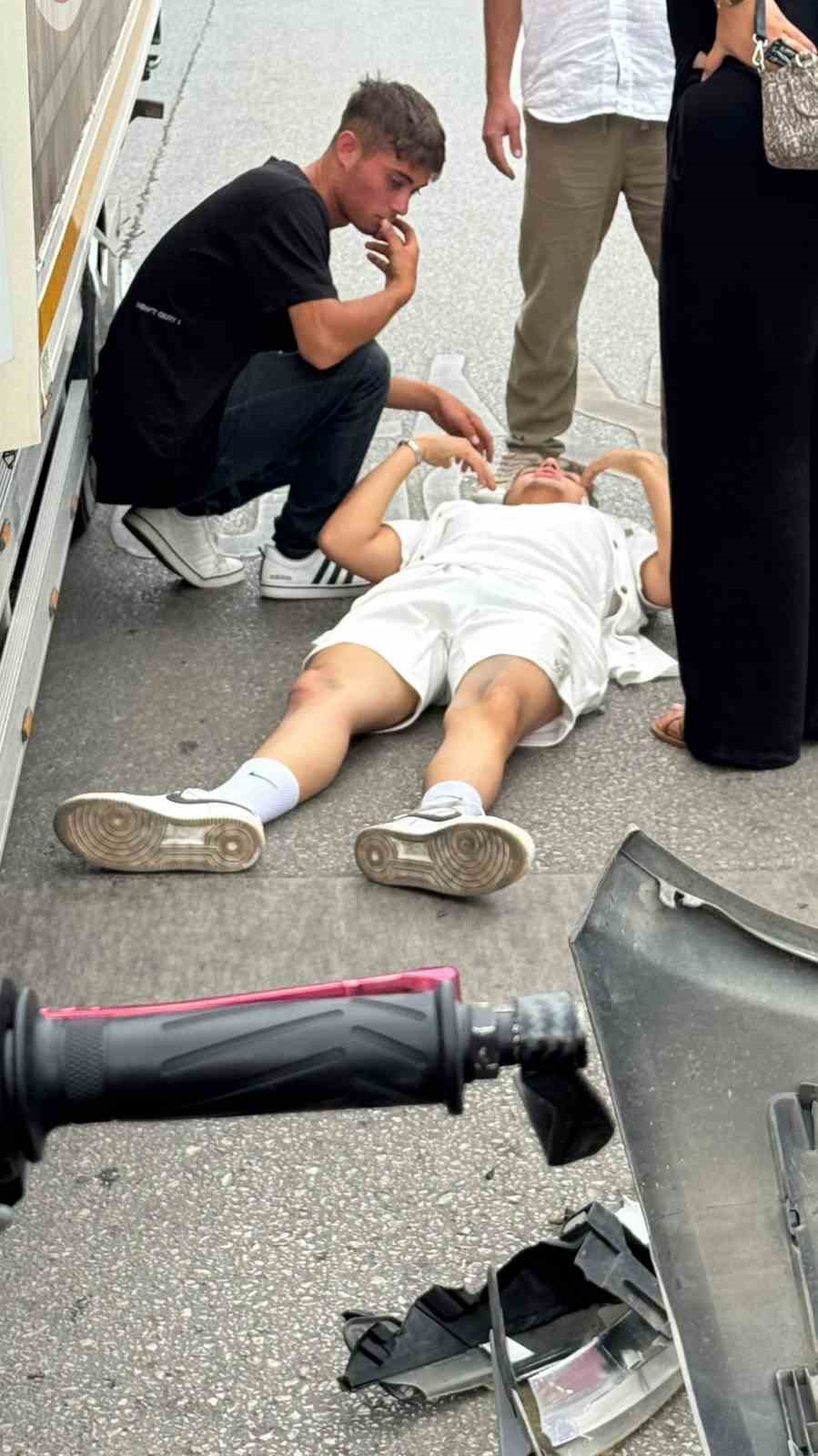 Otomobille motosiklet &ccedil;arpıştı: 1 yaralı
