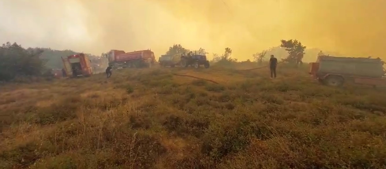 Gebze&rsquo;deki orman yangınını s&ouml;nd&uuml;rme &ccedil;alışmaları s&uuml;r&uuml;yor
