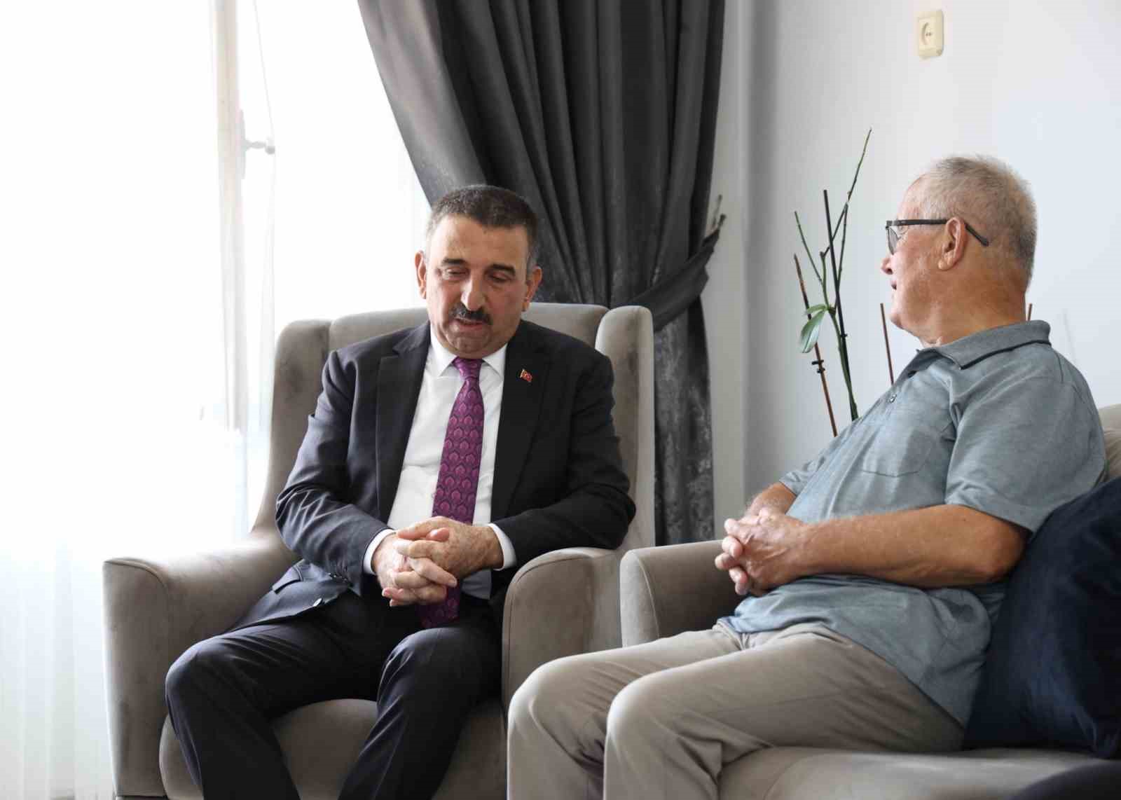 Vali Hacıbektaşoğlu&rsquo;ndan şehit ailesine ziyaret
