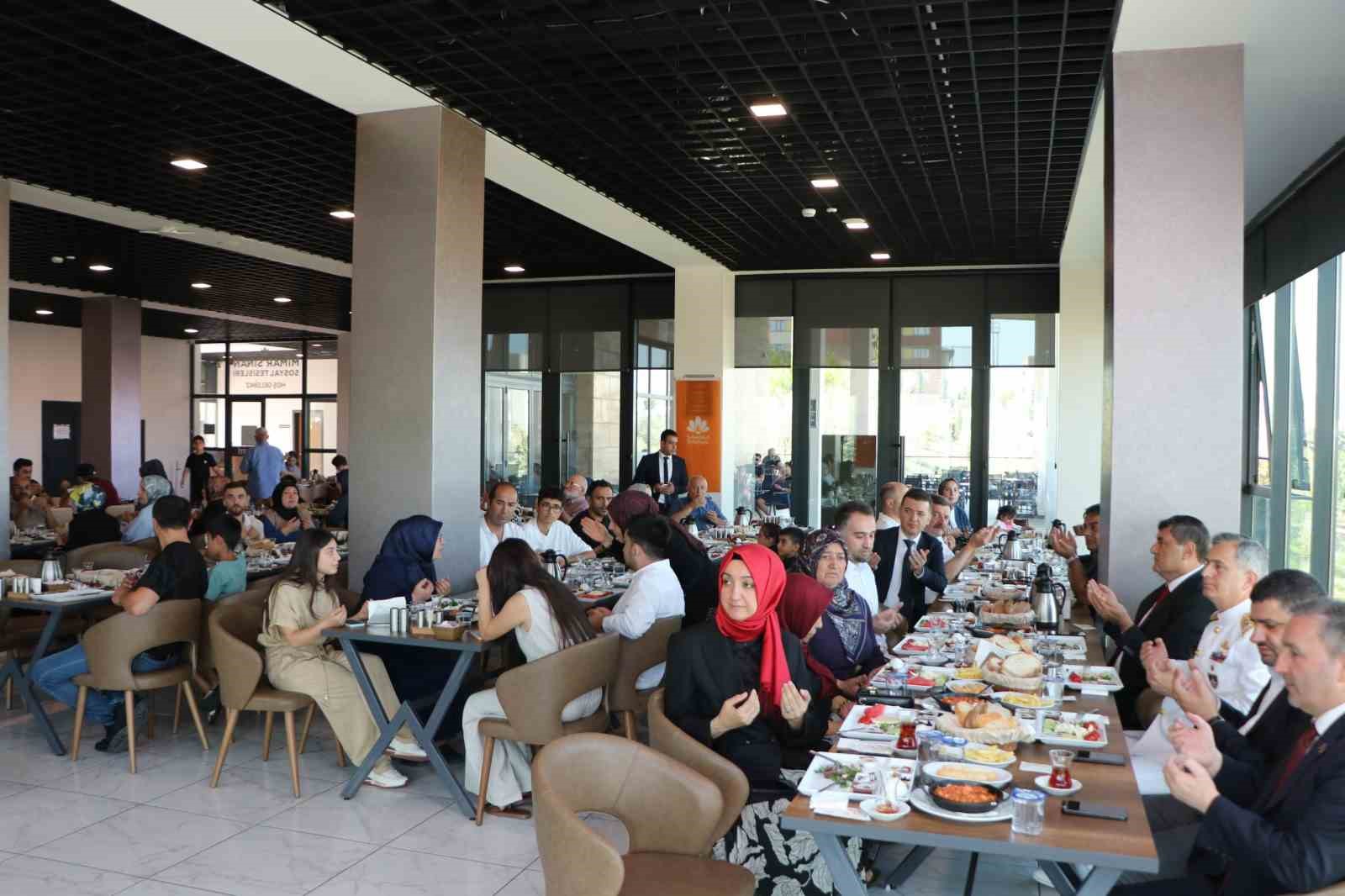 Sultanbeyli’de 15 Temmuz şehitleri dualarla anıldı