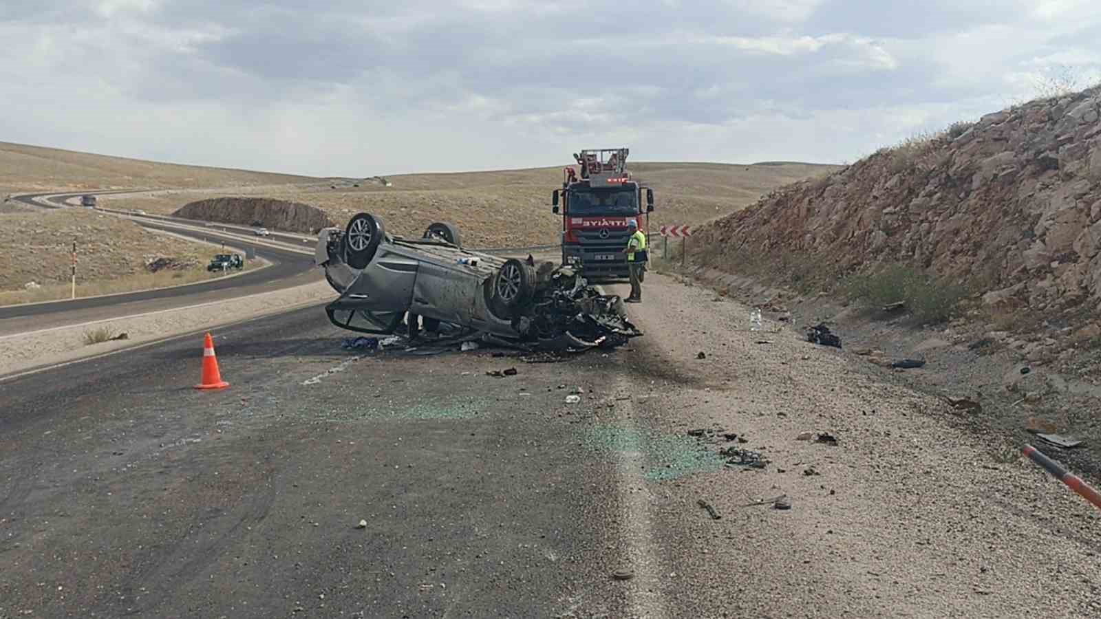 Otomobil devrildi, 5 kişi yaralandı