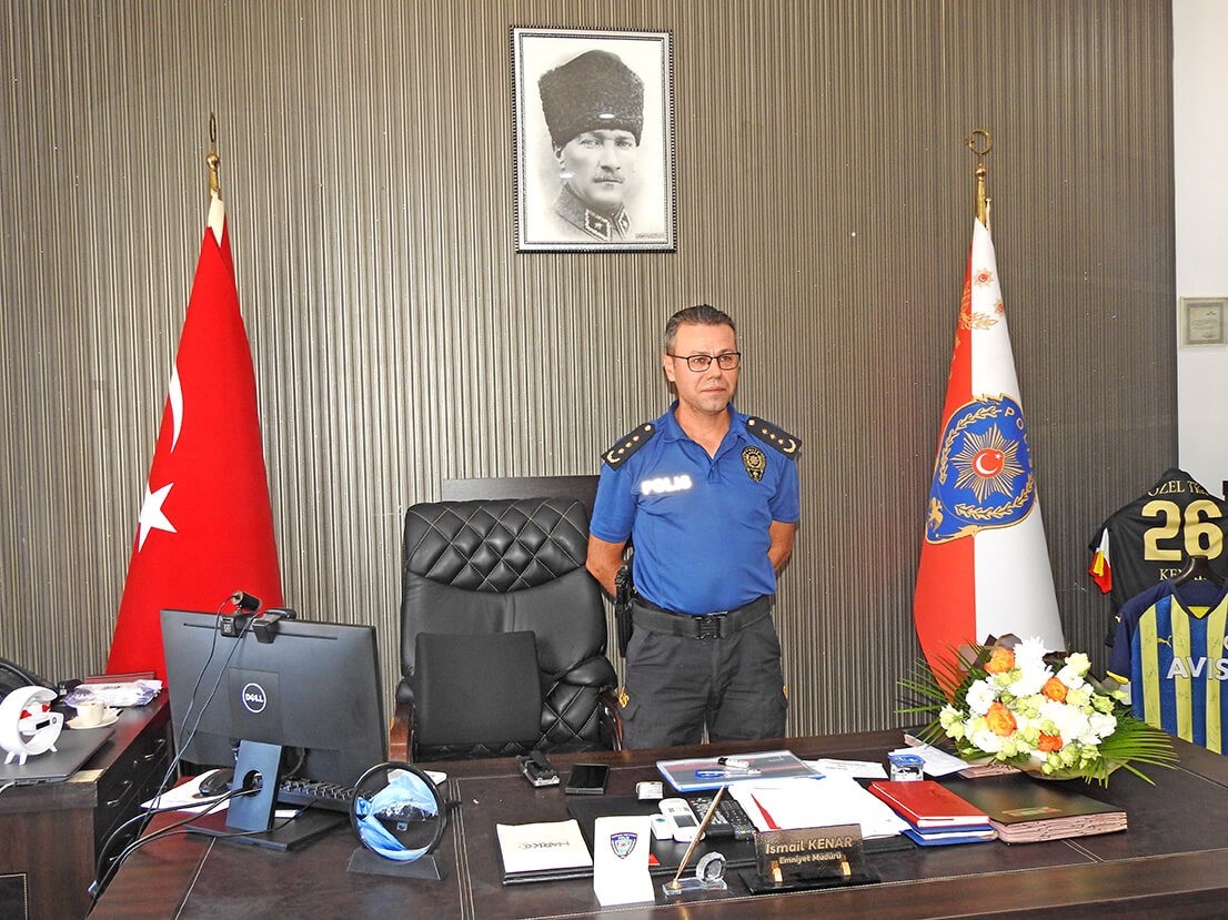 &Ccedil;eşmeli gazetecilerden Emniyet M&uuml;d&uuml;r&uuml; Kenar&rsquo;a ziyaret
