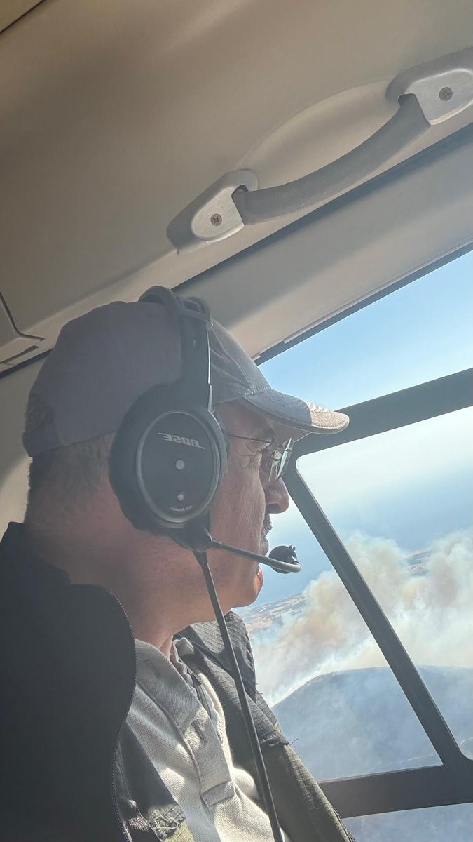 &Ccedil;anakkale Valisi Toraman, Ayvacık&rsquo;taki orman yangınını havadan kontrol etti
