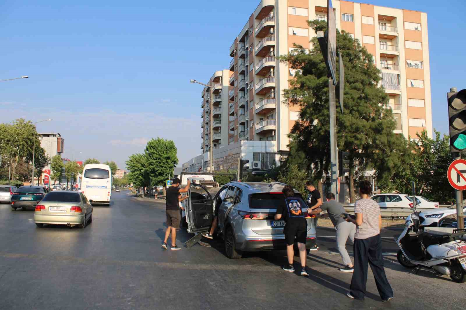 Kırmızı ışık ihlali kaza getirdi: 1 yaralı
