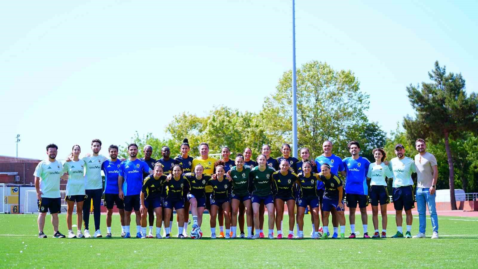 Fenerbahçe Kadın Futbol Takımı, yeni sezon hazırlıklarına başladı