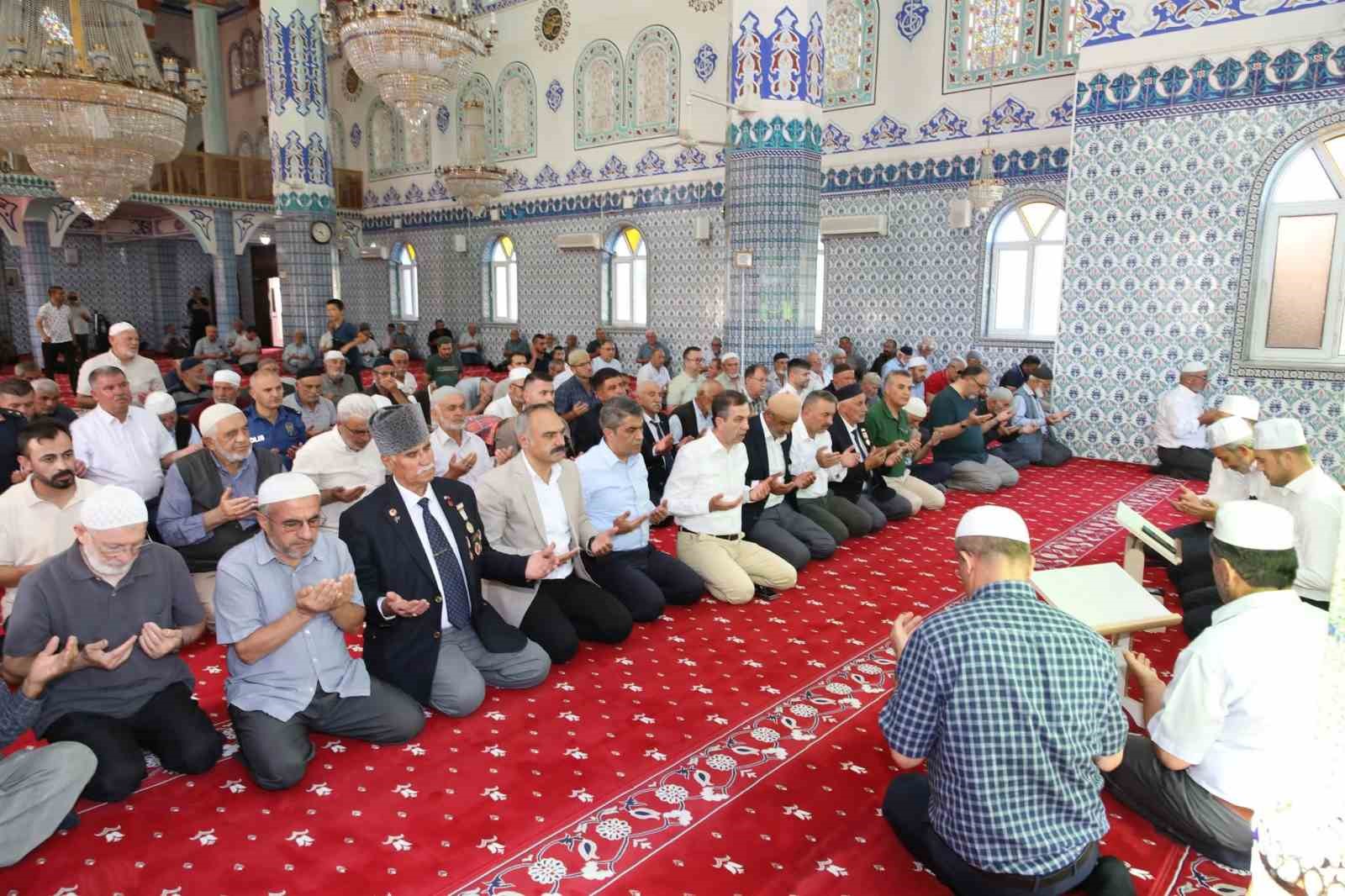 15 Temmuz Şehitleri Suluova’da dualarla anıldı
