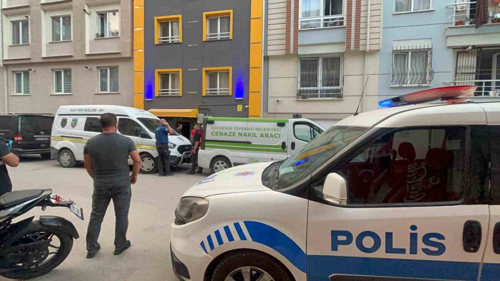 Apartman merdivenlerinde bir kişi ölü bulundu