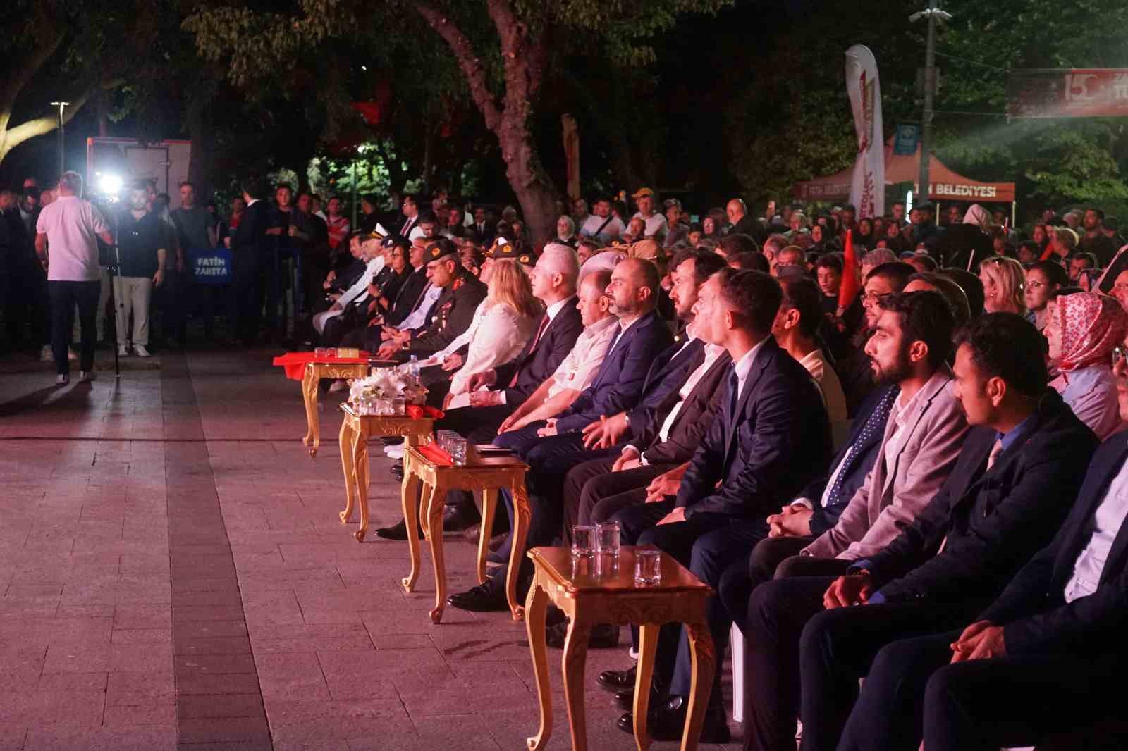 Fatih&rsquo;te 15 Temmuz Demokrasi ve Milli Birlik G&uuml;n&uuml;&rsquo;nde "Zaferin Adı T&uuml;rkiye" etkinliği
