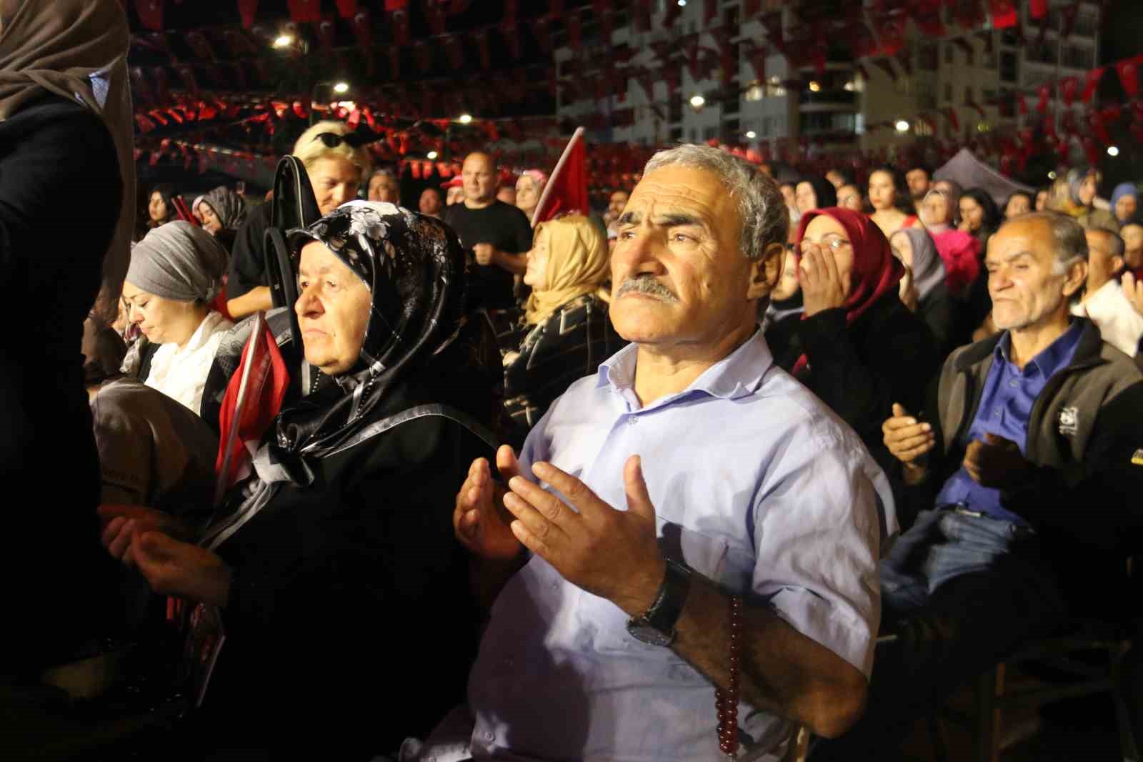 Sivas&rsquo;ta "15 Temmuz Milli Birlik ve Demokrasi Y&uuml;r&uuml;y&uuml;ş&uuml;" d&uuml;zenlendi, meydan doldu taştı
