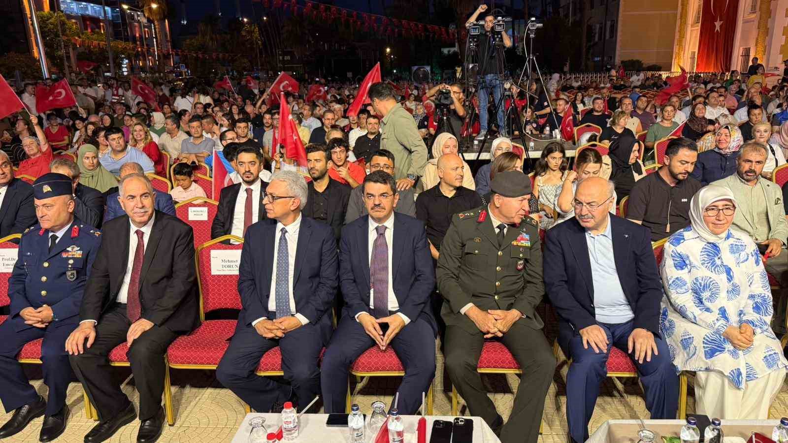 Adana’da ‘15 Temmuz Demokrasi ve Birlik Günü’ nöbeti tutuldu, şehitler anıldı