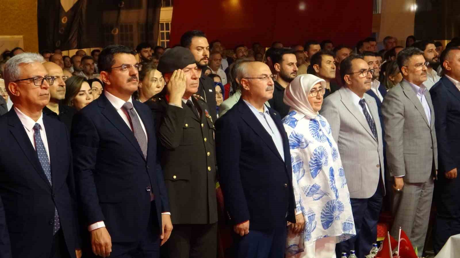 Adana&rsquo;da &lsquo;15 Temmuz Demokrasi ve Birlik G&uuml;n&uuml;&rsquo; n&ouml;beti tutuldu, şehitler anıldı
