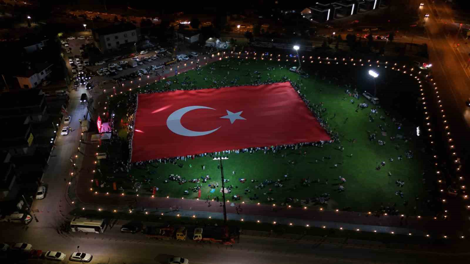 Dünyanın en büyük Türk bayrağı Kayseri’de yeniden açıldı