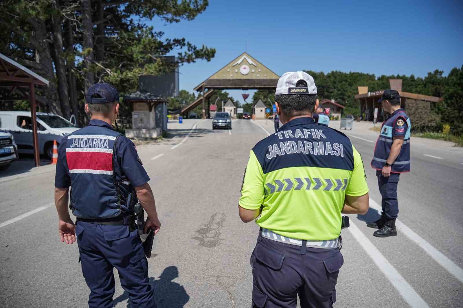 Uludağ&rsquo;ın ormanlarında jandarmadan 24 saat motorize devriye
