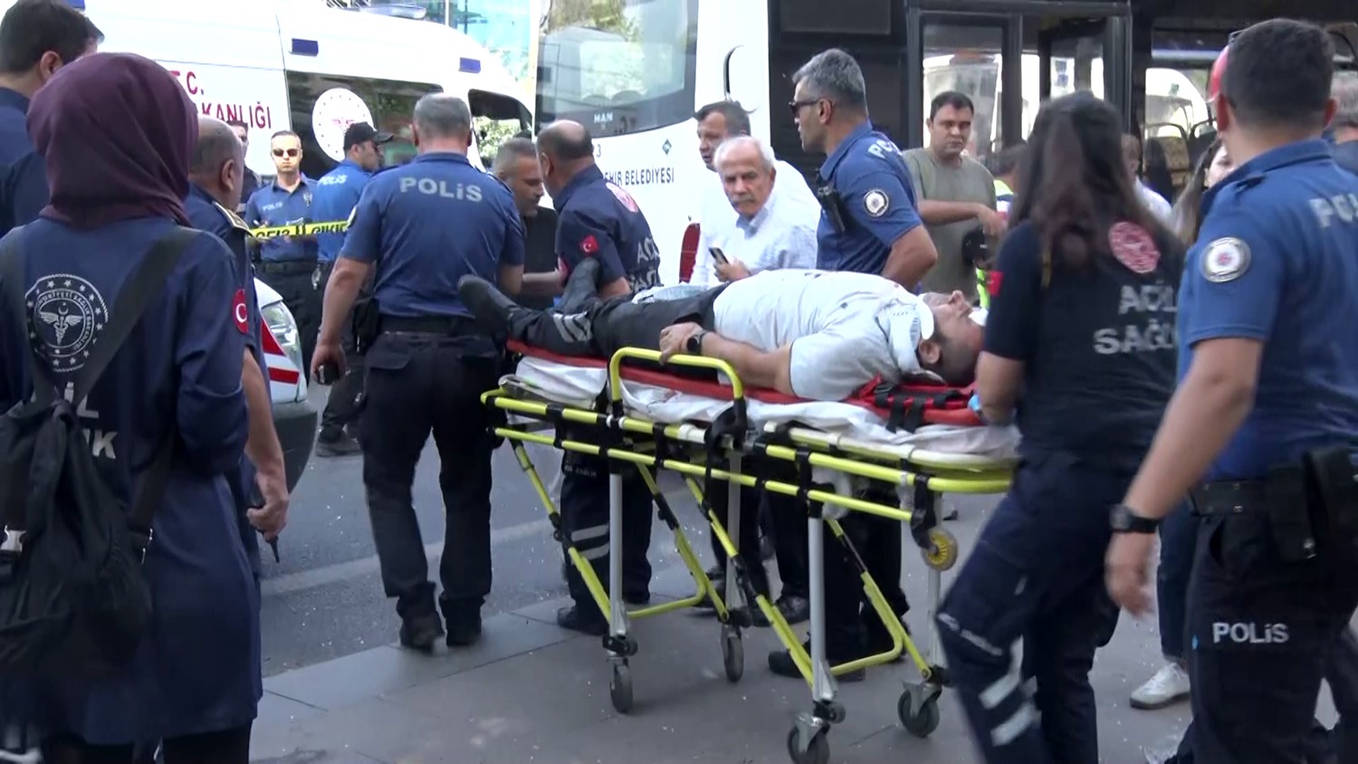 Ankara&rsquo;nın Ke&ccedil;i&ouml;ren il&ccedil;esinde bir EGO otob&uuml;s&uuml; kaza yaptı. Kazada &ccedil;ok sayıda yaralı olduğu belirtildi.
