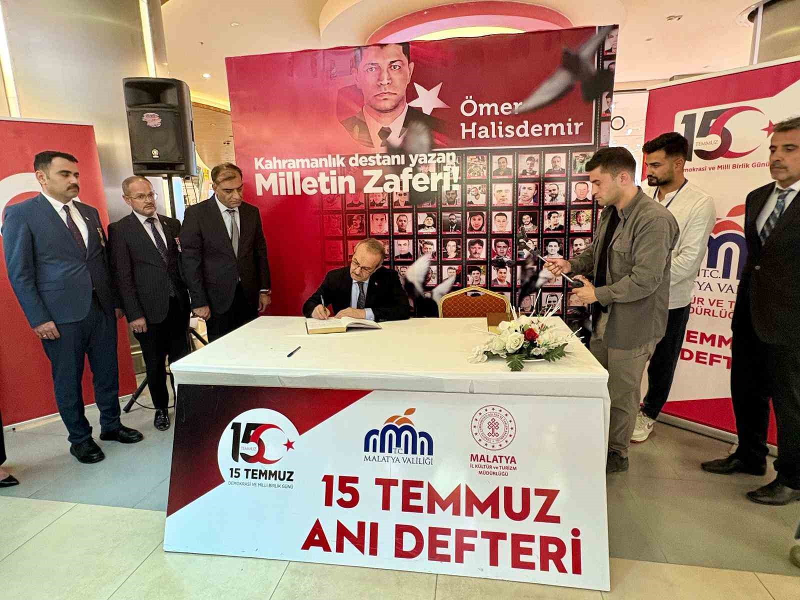 15 Temmuz Temalı Sergi ve Anı Defteri ilgi gördü