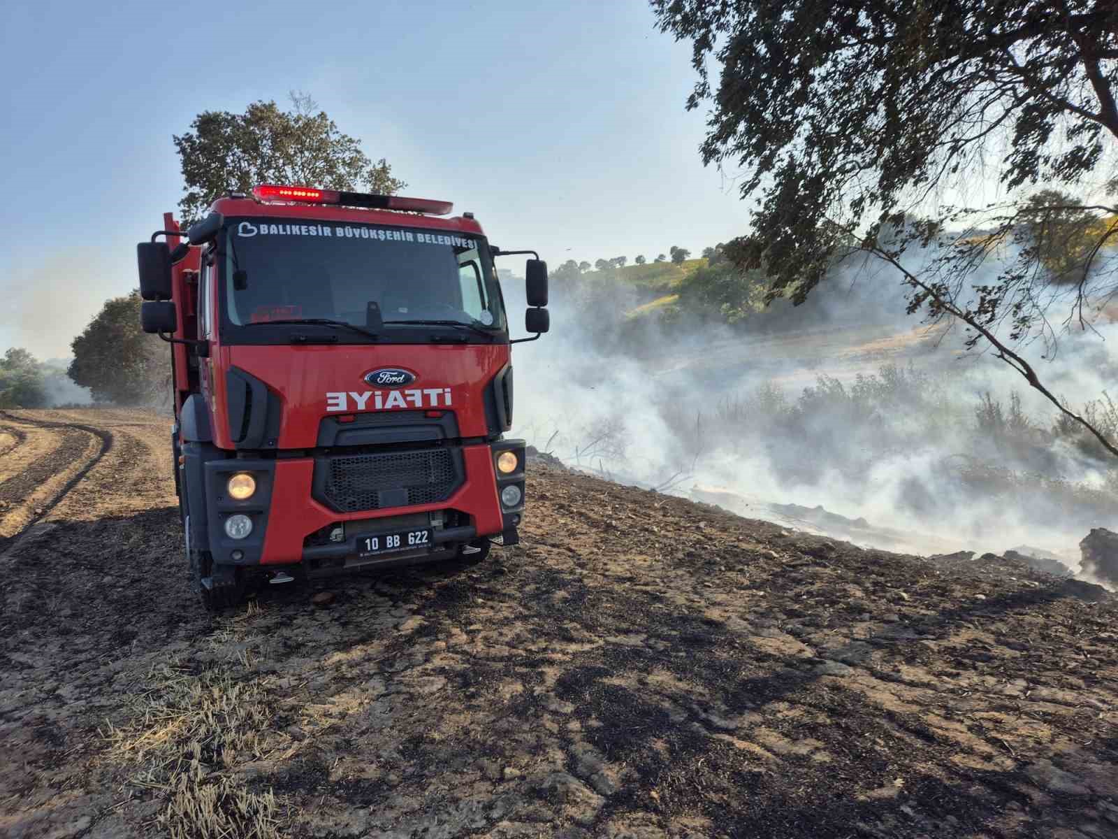 G&ouml;nen&rsquo;de kırsal alanda &ccedil;ıkan arazi yangını s&ouml;nd&uuml;r&uuml;ld&uuml;
