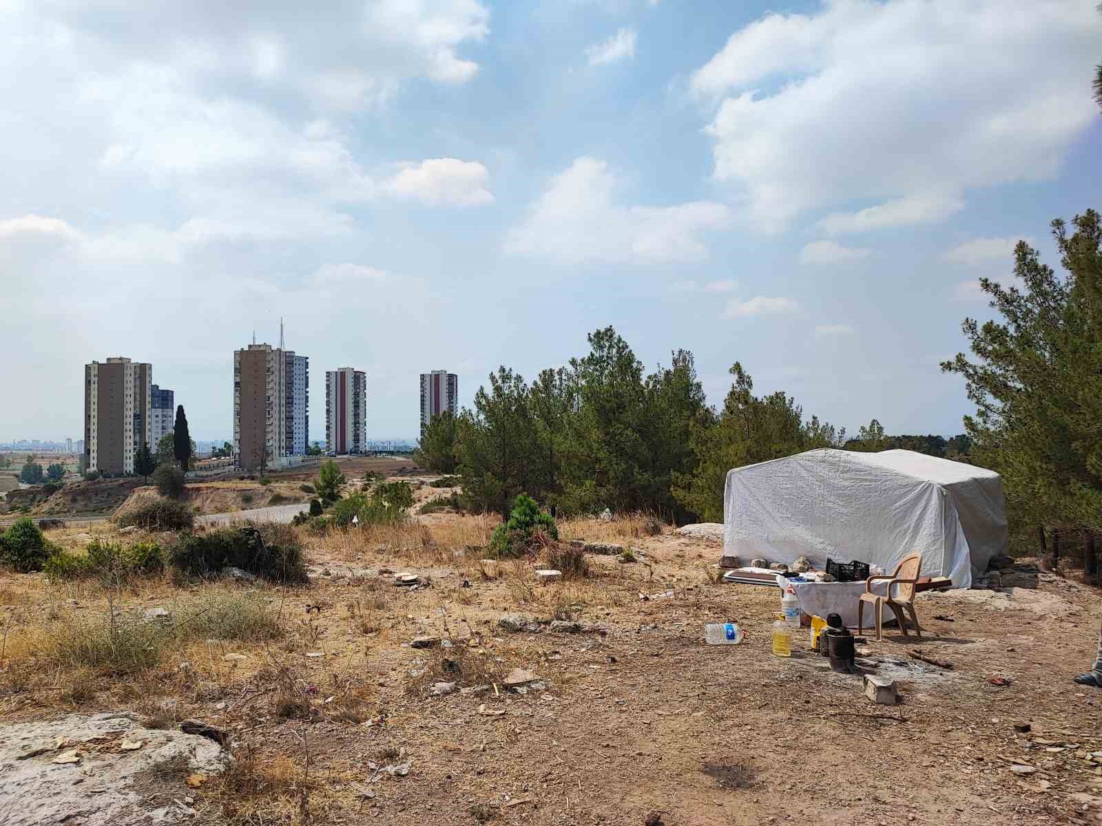 3 yıl önce eşi terk etti, şimdi de ev sahibi sokağa attı
