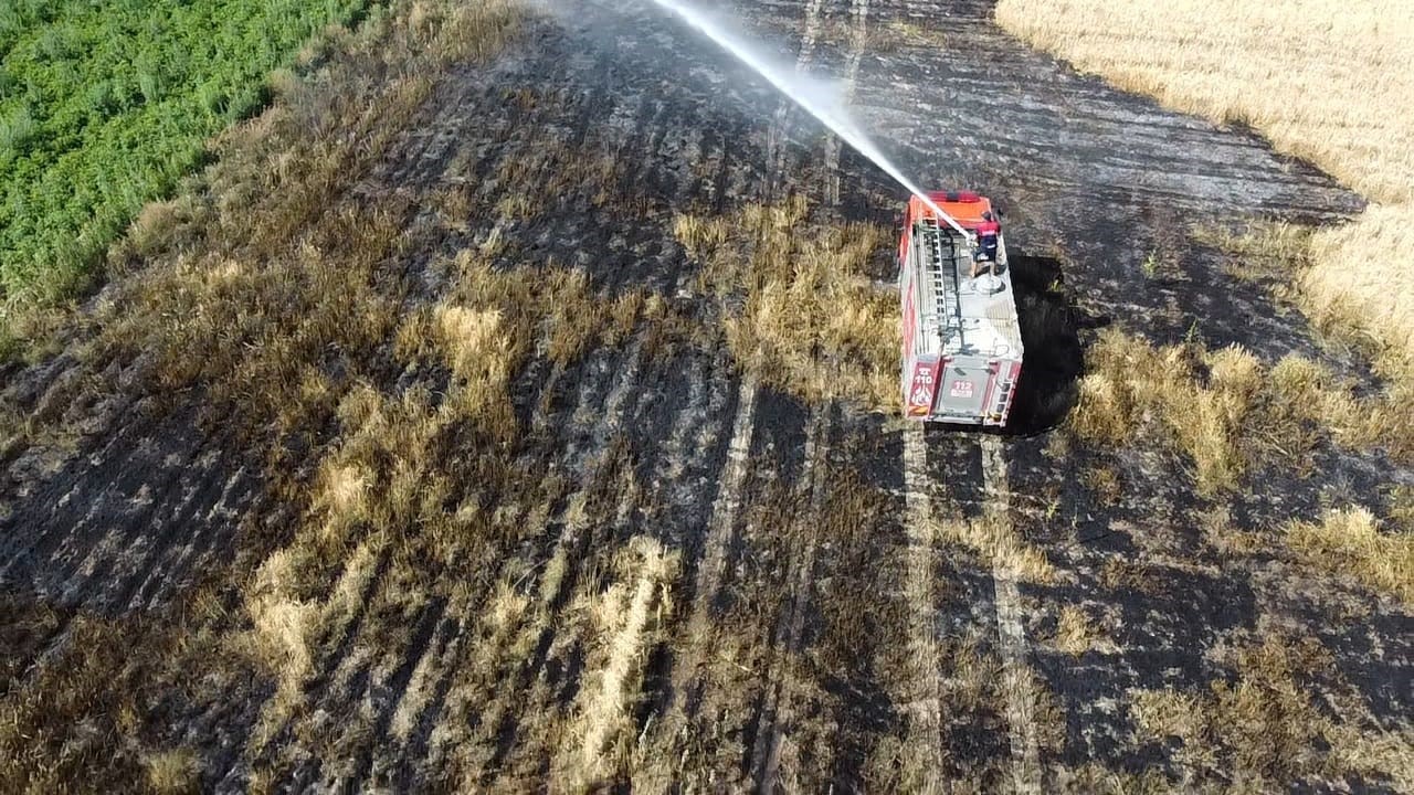 2 d&ouml;n&uuml;ml&uuml;k buğday ekili alan yangında zarar g&ouml;rd&uuml;
