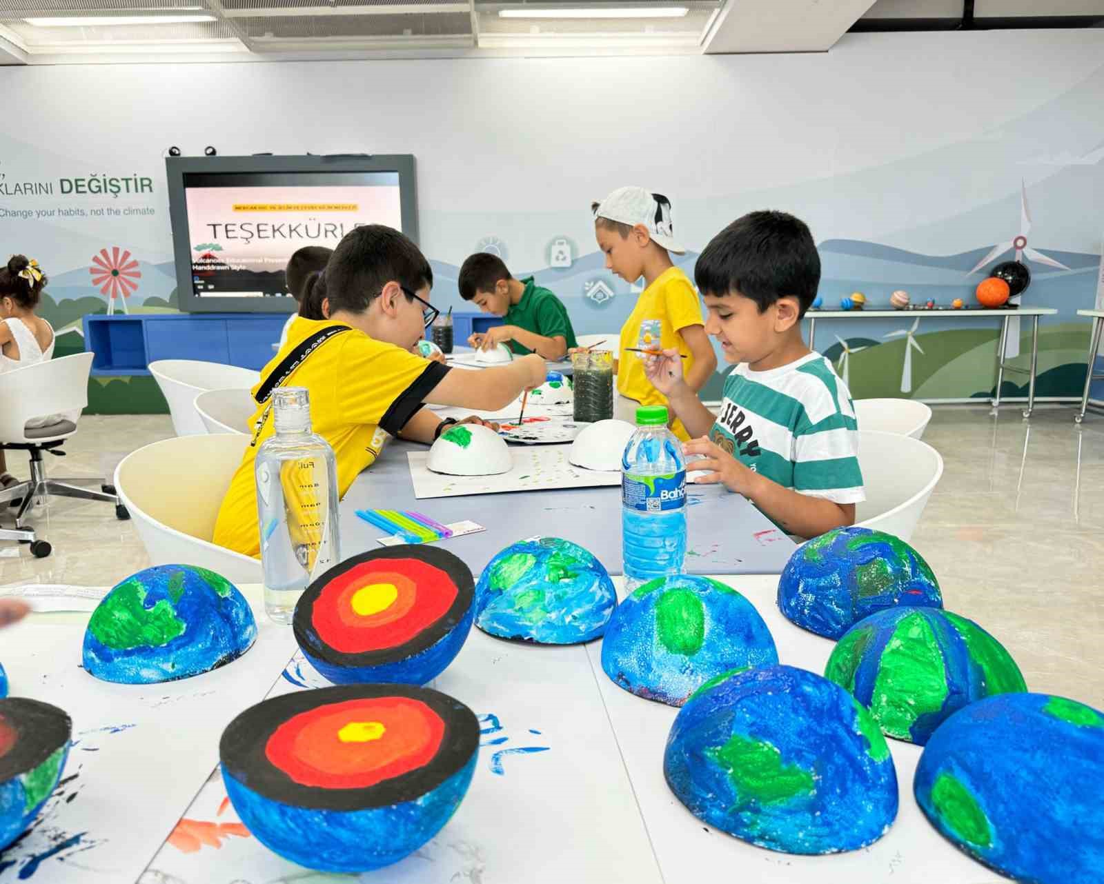 Mercan Bilim Merkezi yaz tatilinde minikleri bilimle buluşturuyor