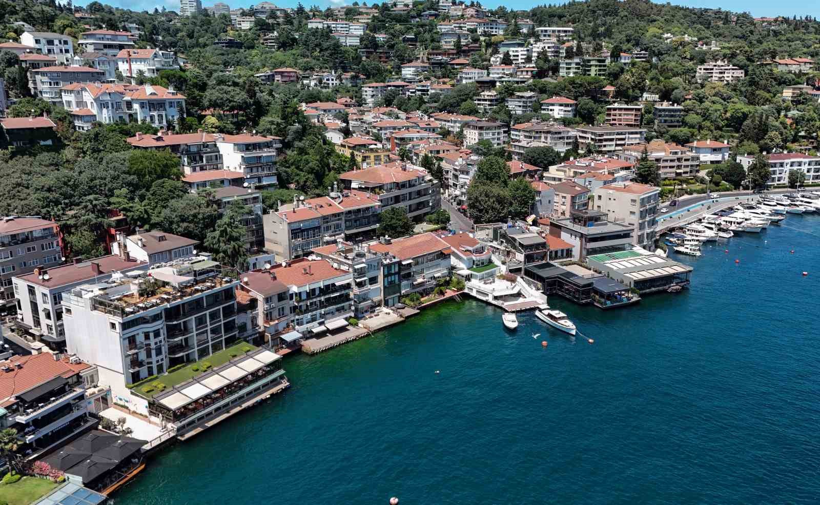 İstanbul Boğazı’ndaki kaçak yapıların yıkımına devam ediliyor
