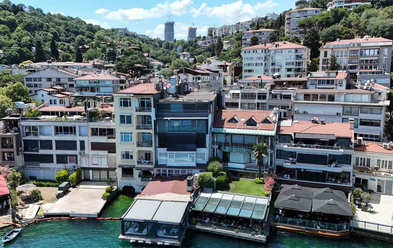 İstanbul Boğazı&rsquo;ndaki ka&ccedil;ak yapıların yıkımına devam ediliyor
