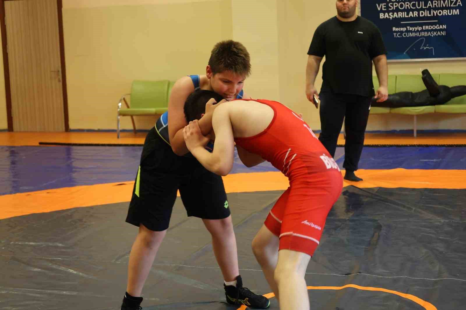 Demokrasi için minderde ter döktüler