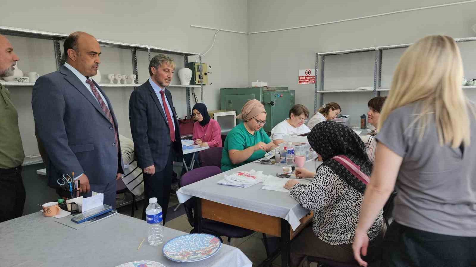 Milli Eğitim M&uuml;d&uuml;r&uuml; Mustafa Yılmaz&rsquo;dan Tavşanlı Halk Eğitim Merkezi&rsquo;ne ziyaret
