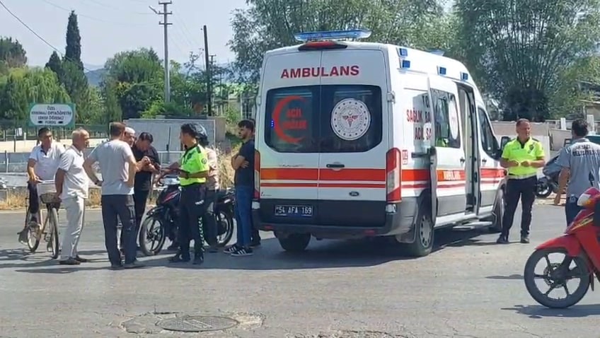 Akyazı&rsquo;da tanker ile motosiklet &ccedil;arpıştı: 1 yaralı
