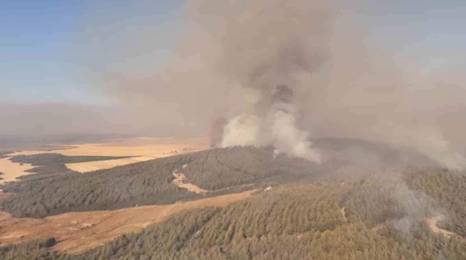 Şark&ouml;y&rsquo;deki orman yangını 22. saatine girdi
