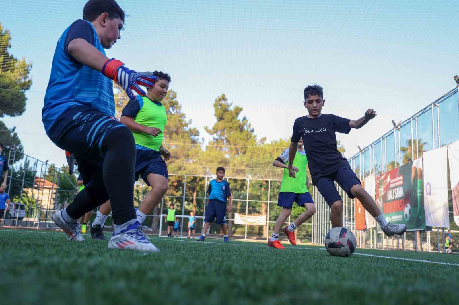 B&uuml;y&uuml;kşehir Futbol Akademisi&rsquo;nde yeni sezon başladı

