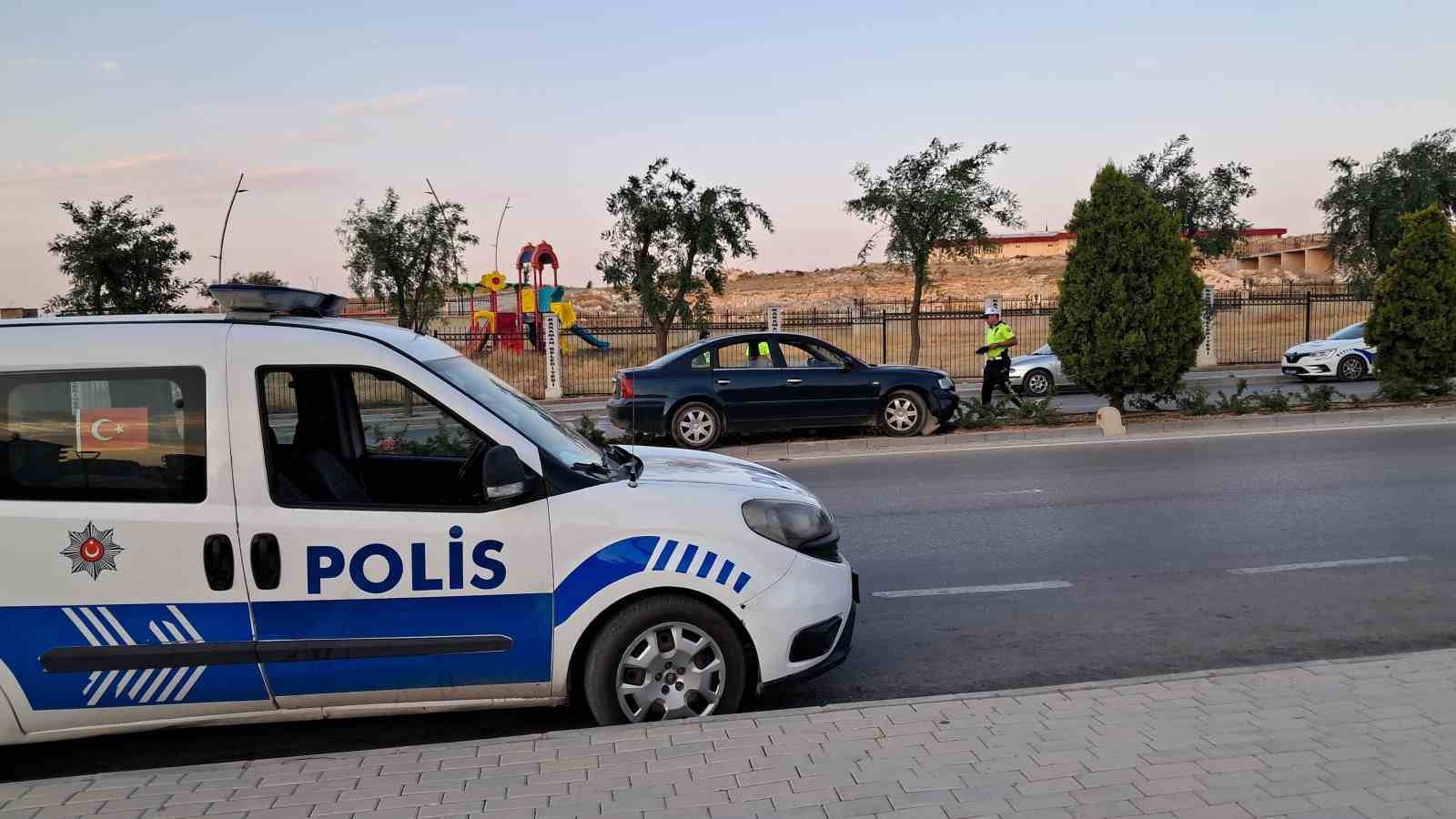 Karaman’da kontrolden çıkan otomobil refüje çıktı: 1 yaralı