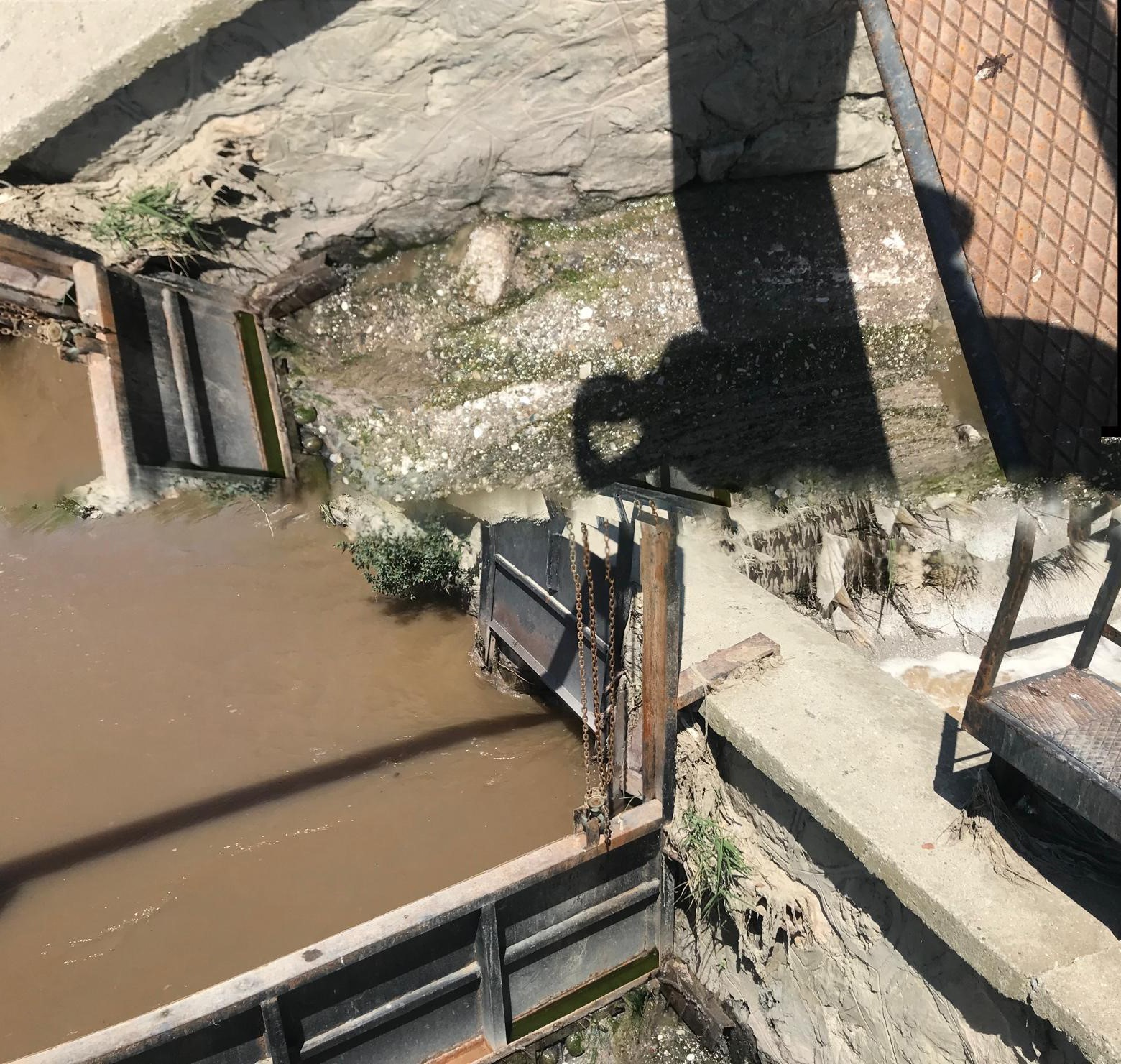 &Ccedil;ift&ccedil;inin verimini d&uuml;ş&uuml;ren Denizli B&uuml;y&uuml;kşehir Belediyesine 1,6 milyon lira &rsquo;atık su&rsquo; cezası
