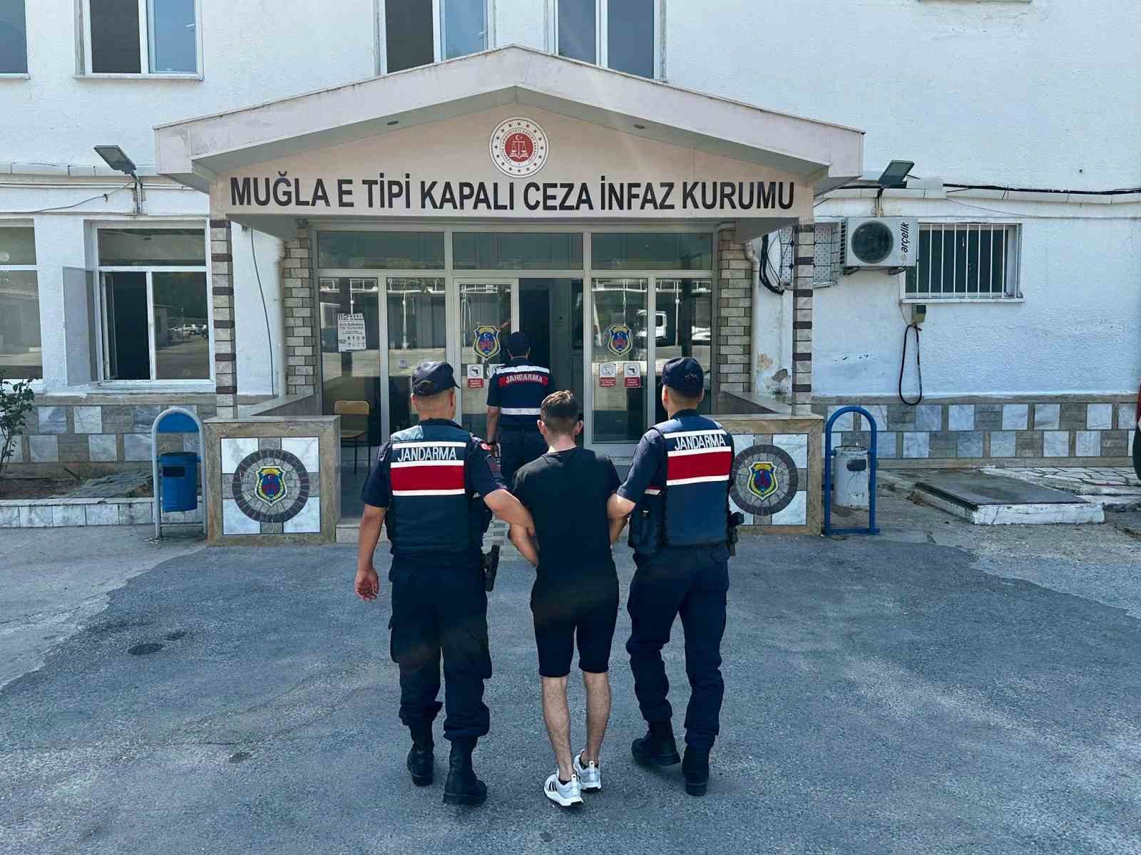 Muğla’da "Kişiyi hürriyetinden yoksun kılma" suçundan aranan hükümlü yakalandı
