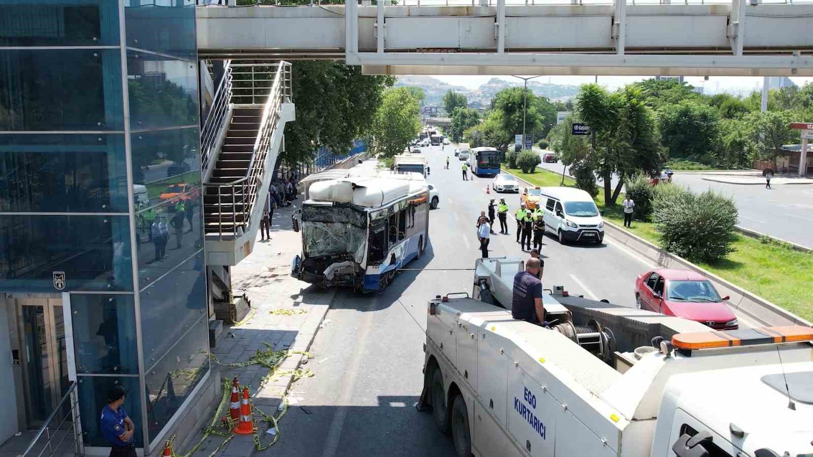 Ankara&rsquo;da otob&uuml;s kazasının ardından trafik normale d&ouml;nd&uuml;
