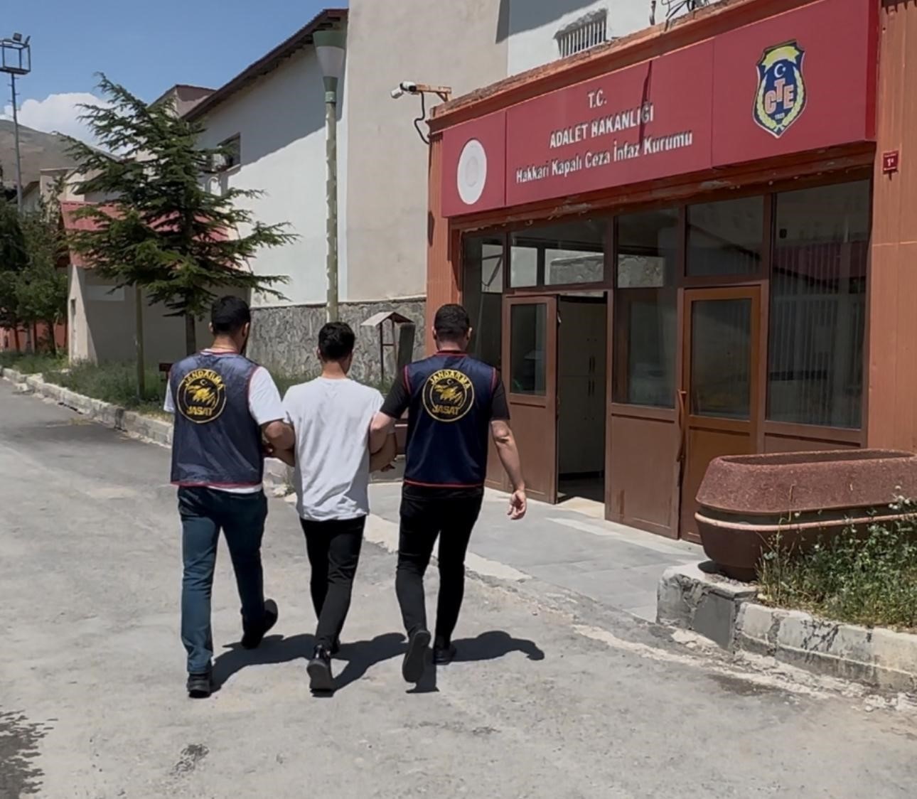 Hakkari’de 78 ayrı suçtan aranan şahıs yakalandı