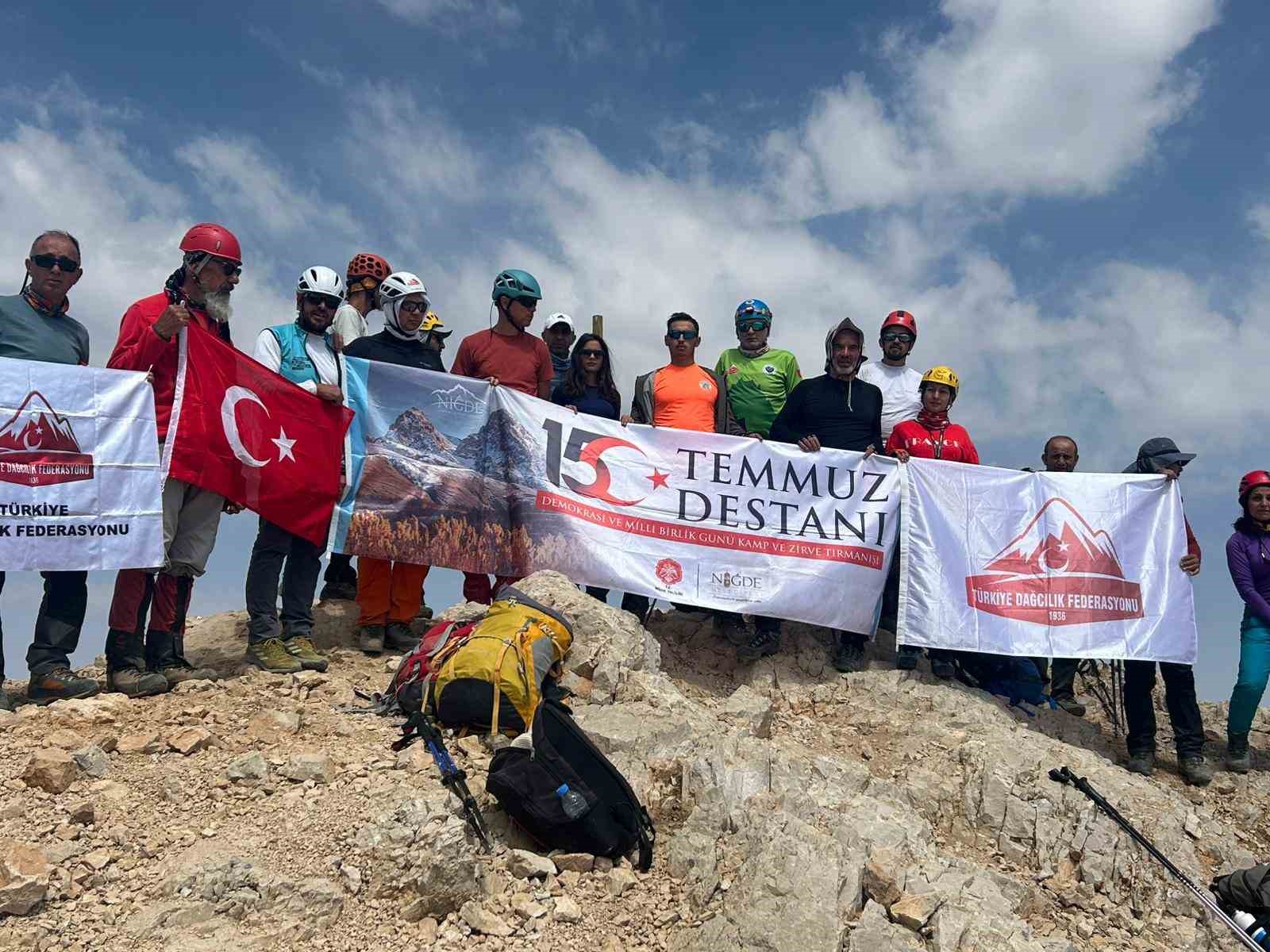 Eskişehir AFAD personeli, &rsquo;15 Temmuz Şehitleri Anma Tırmanışı&rsquo;na katıldı
