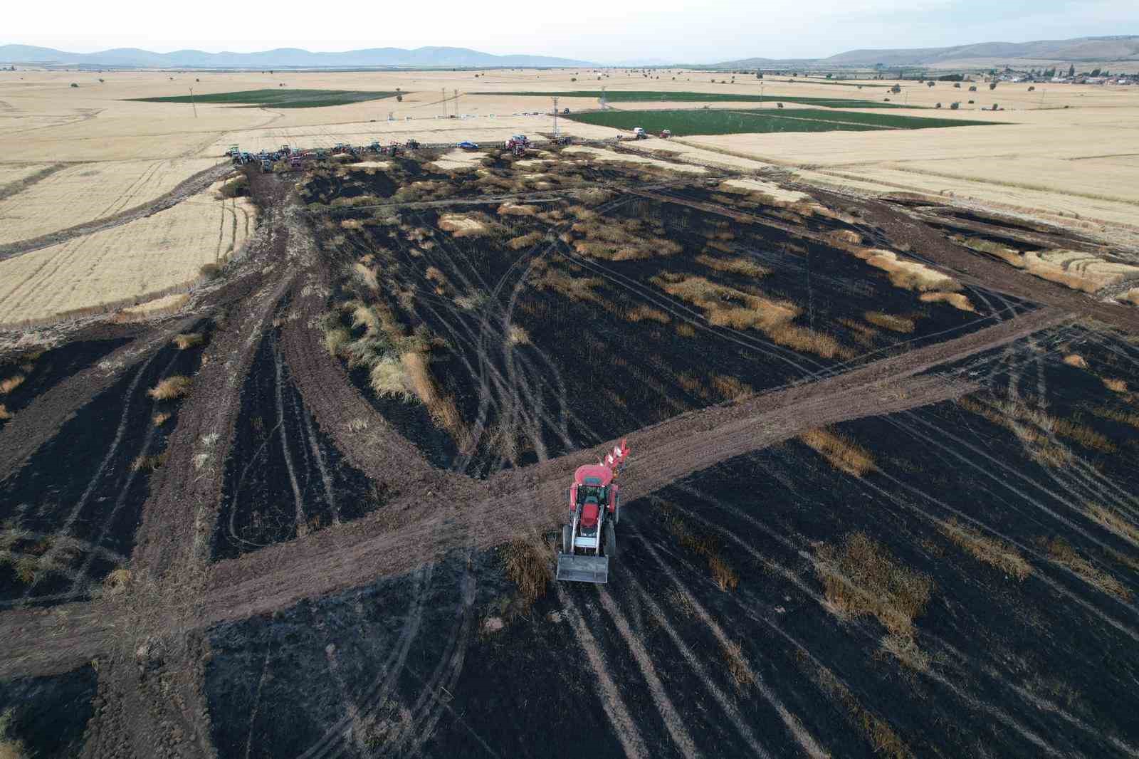 Kayseri’de çıkan yangında 100 dekar ekili alan küle döndü