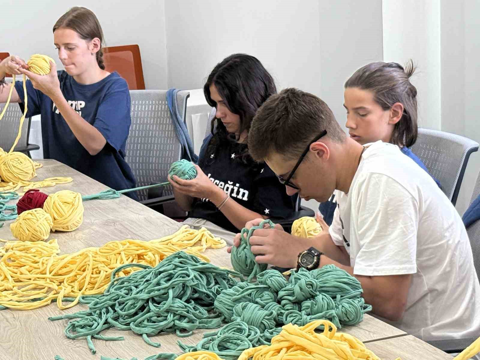 &Ouml;ğrencilerden ecollectiv projesine destek
