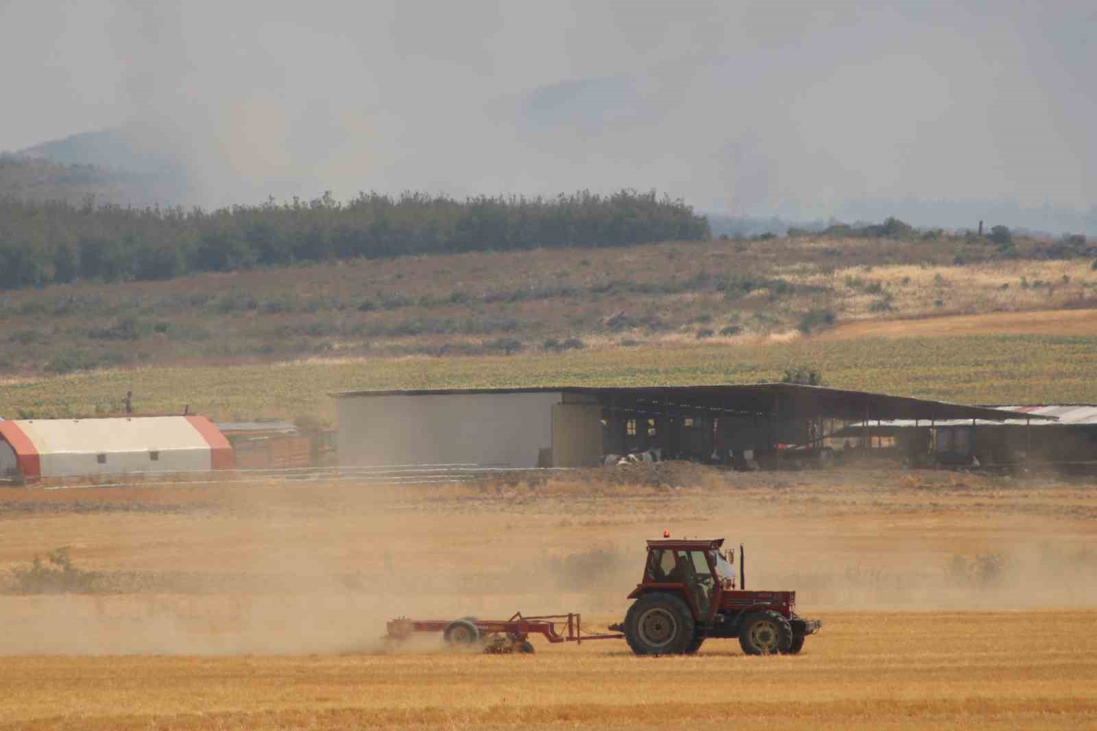 Tekirdağ&rsquo;da başlayarak &Ccedil;anakkale&rsquo;ye ulaşan yangın yeniden alevlendi
