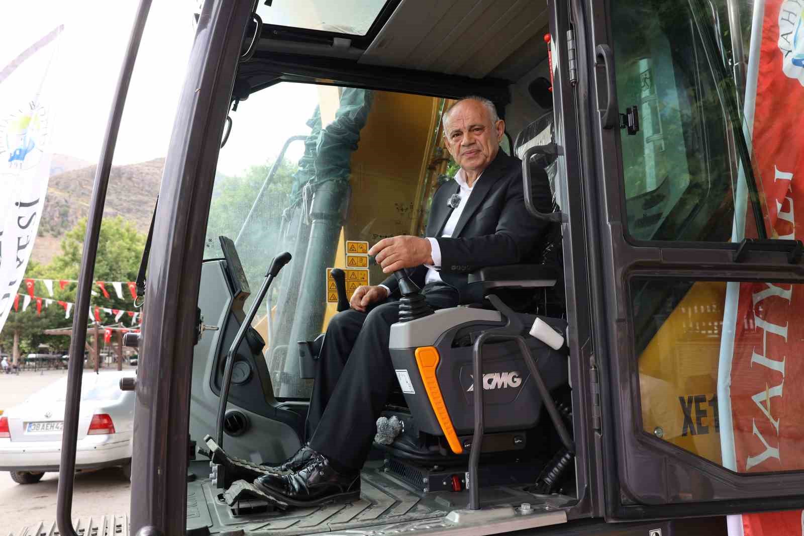 Yahyalı Belediyesi, araç filosuna yeni bir iş makinesi daha ekledi