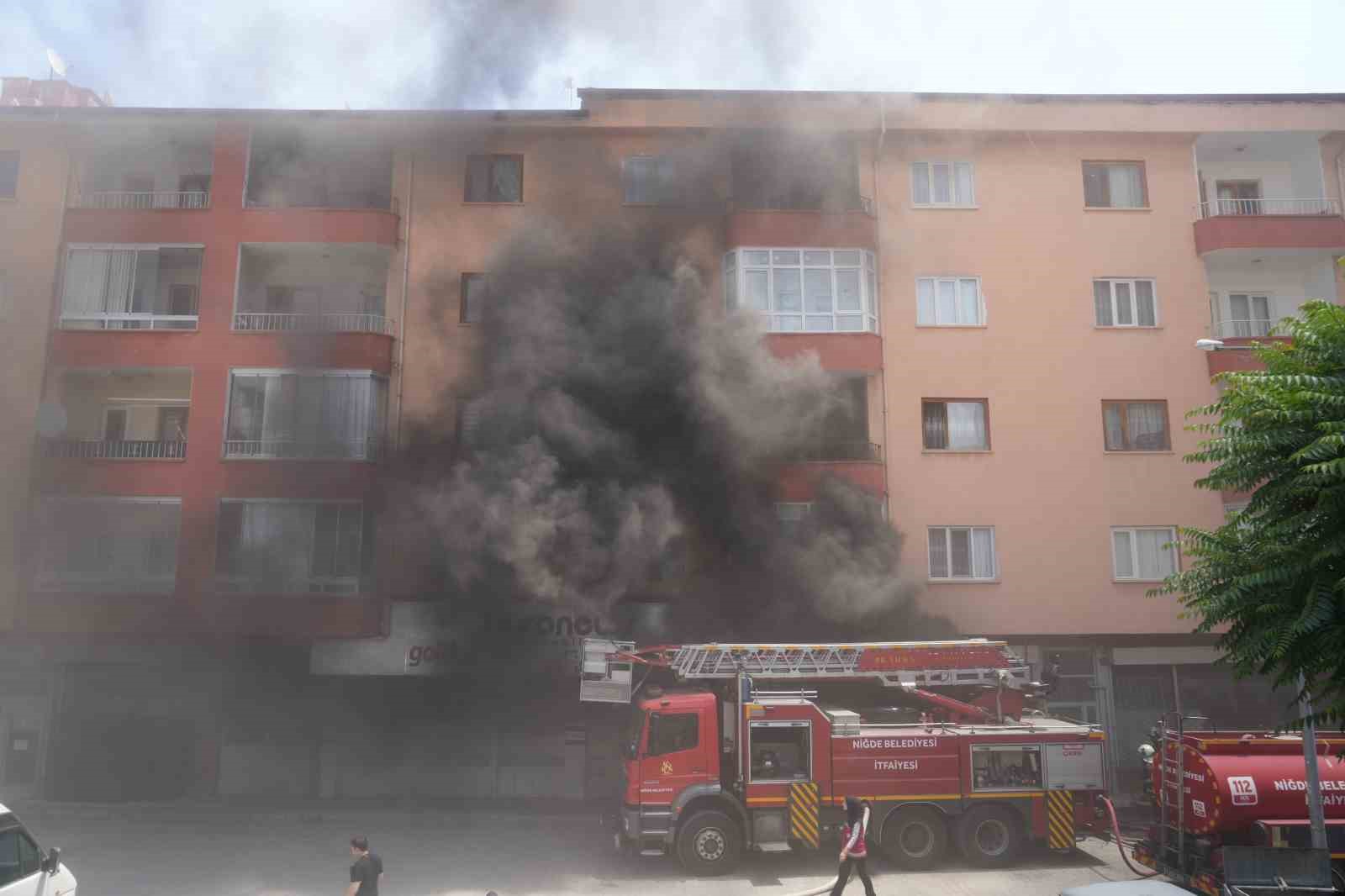 Niğde’de iş yeri deposunda yangın